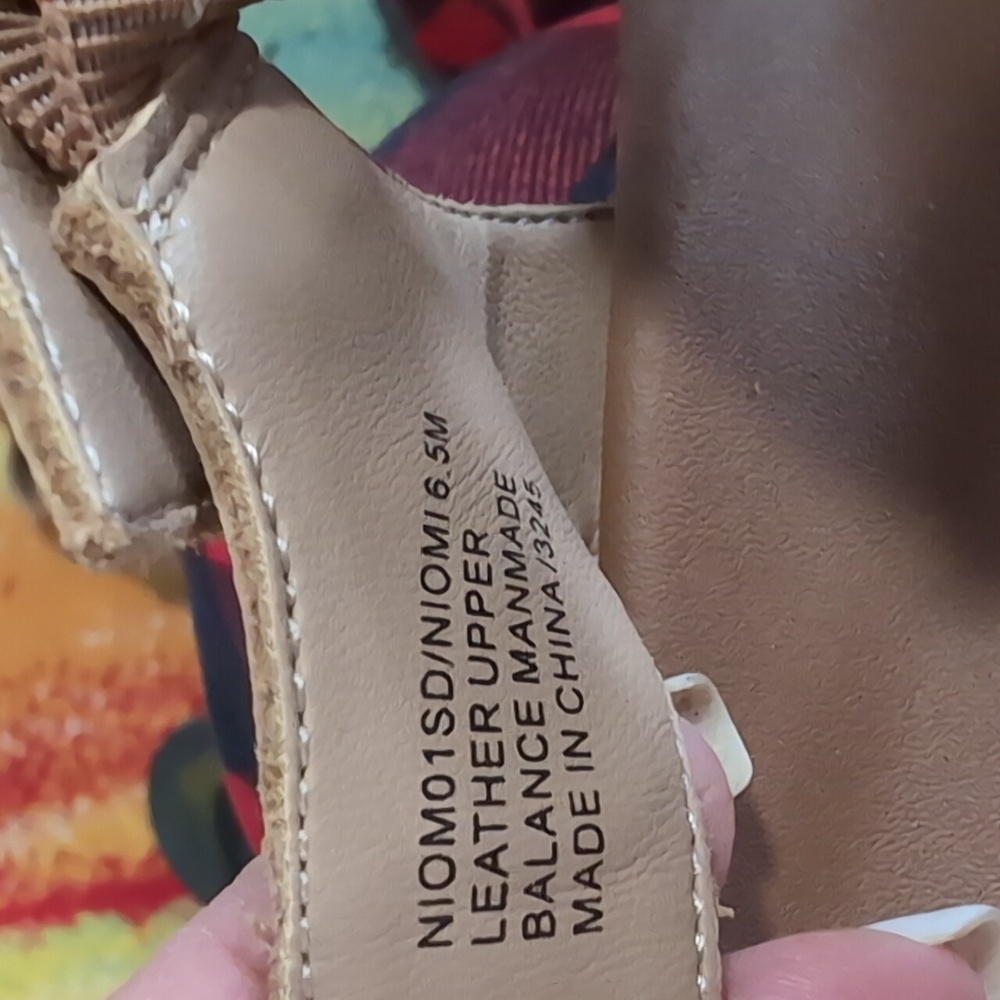 Blondo Tan Leather Sandals - Picture 4 of 4